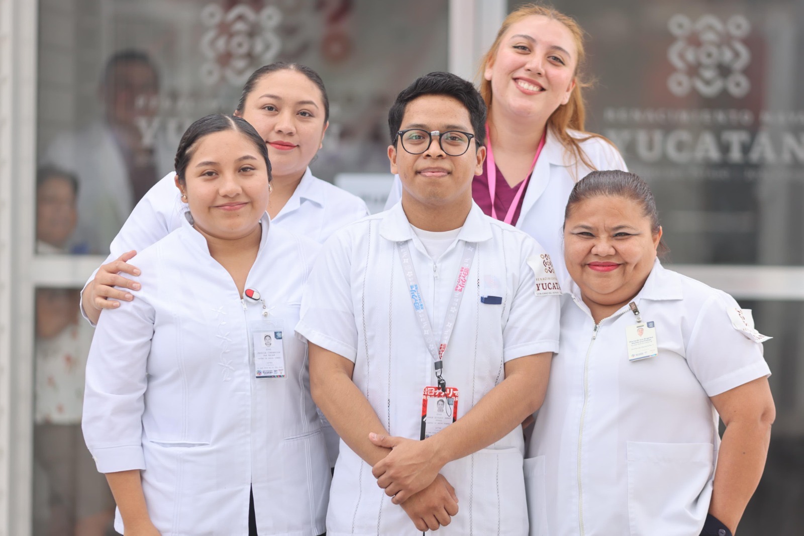 Más de 100 médicos se incorporan a unidades de primer nivel en el estado: SSY