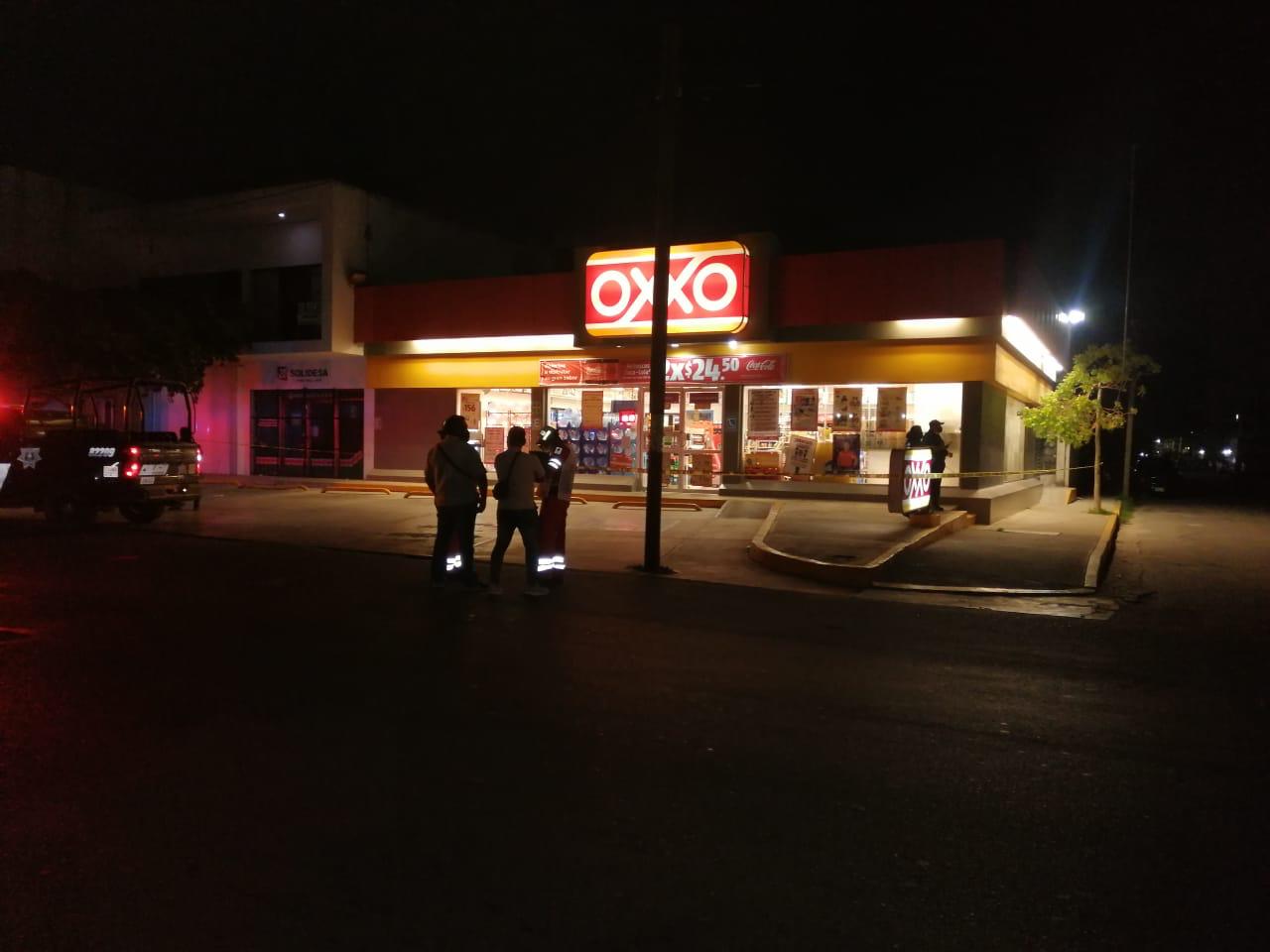 Matan a cajero del Oxxo