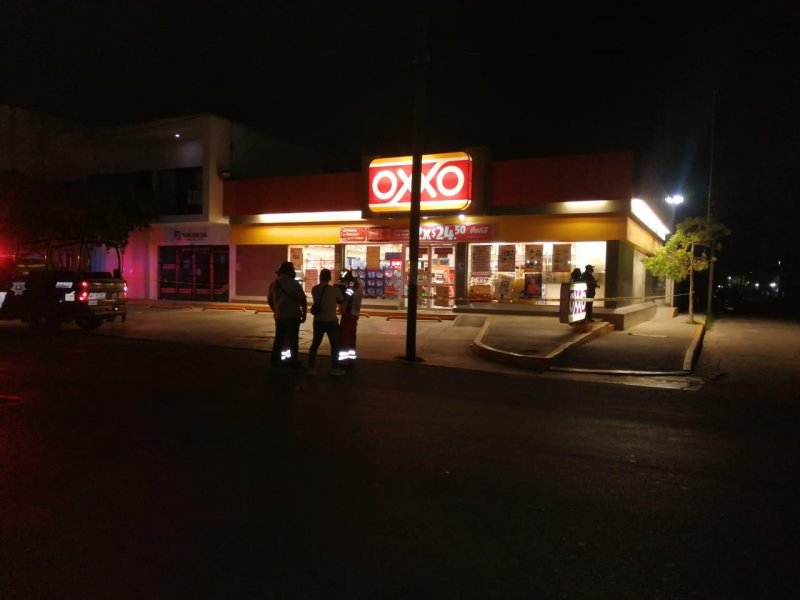 Matan a cajero del Oxxo