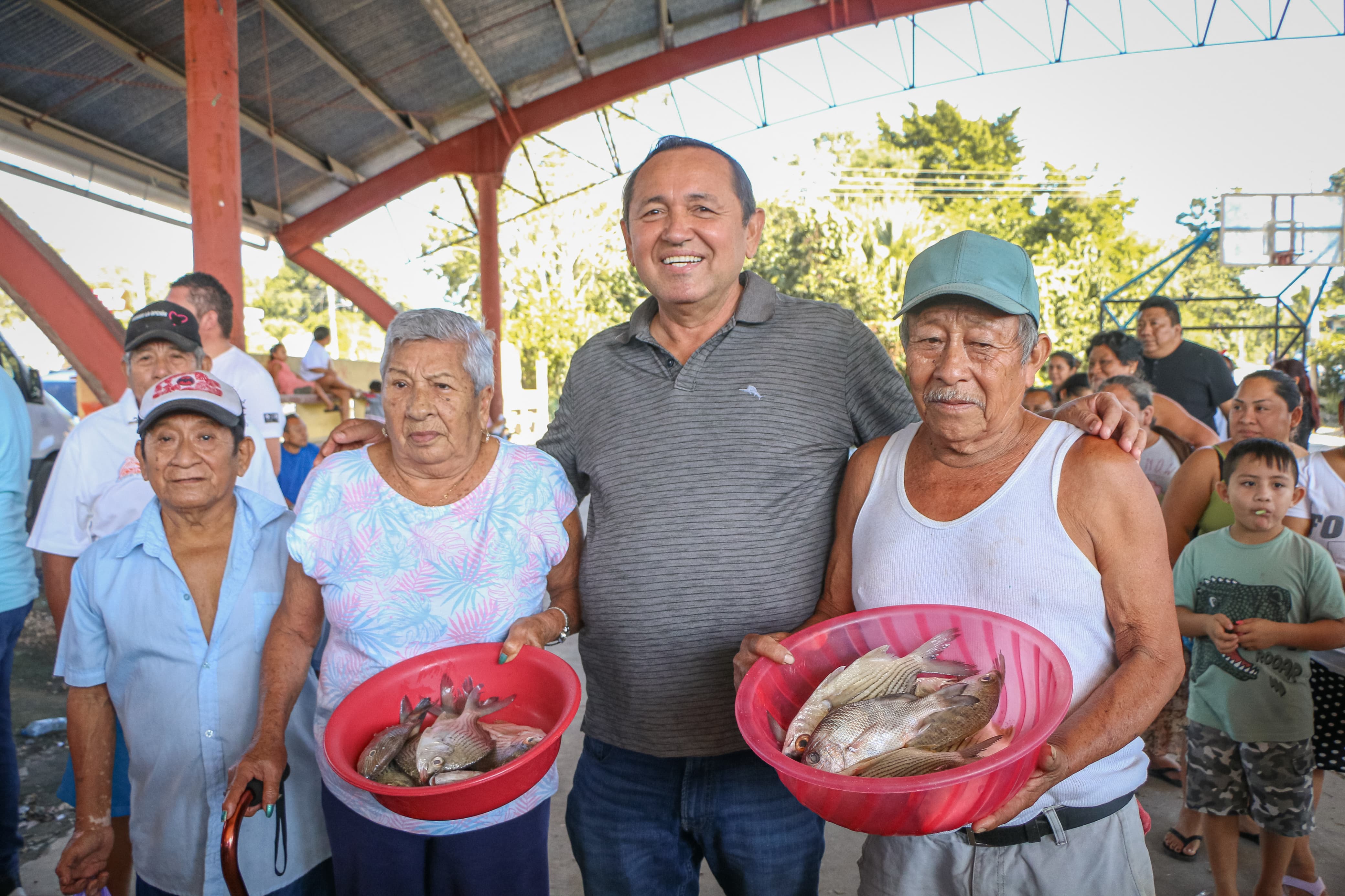 Nivardo Mena da banderazo de inició del programa de alimentación “del mar a tu mesa”