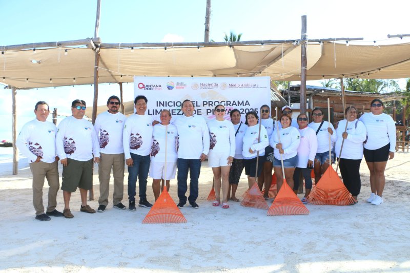 Nivardo Mena pone el ejemplo con limpieza de playas en Holbox
