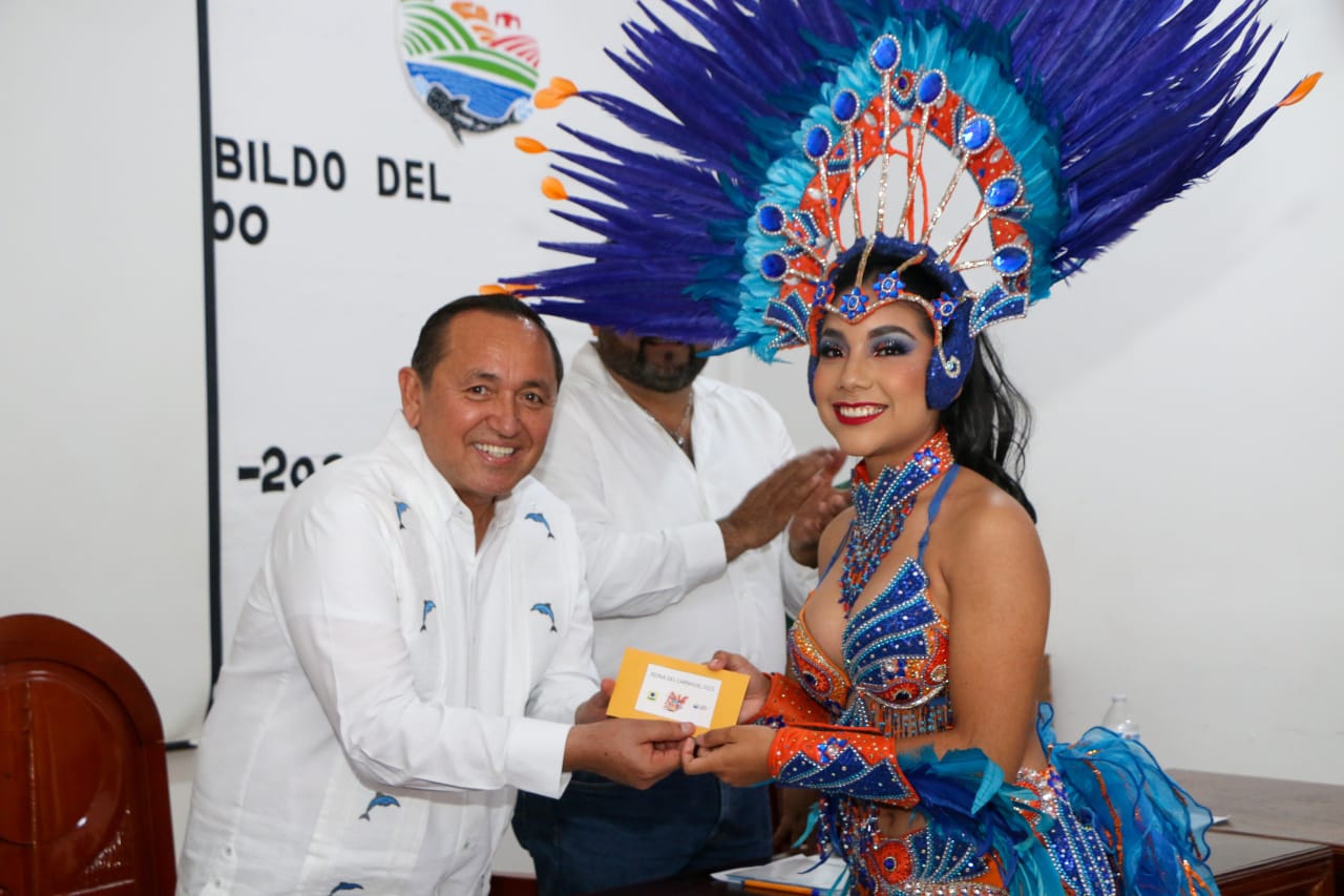 Nivardo Mena presenta a los soberanos del Carnaval 2025