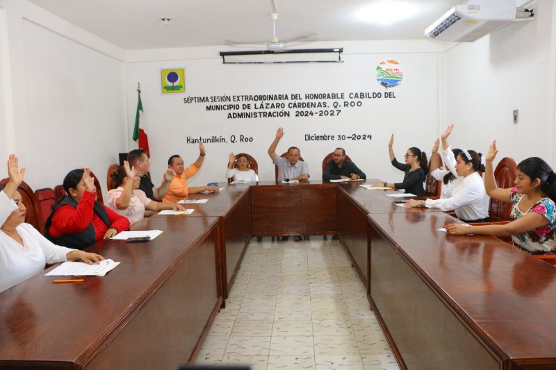 Nivardo Mena toma protesta a nuevos delegados de las comunidades de L.C.