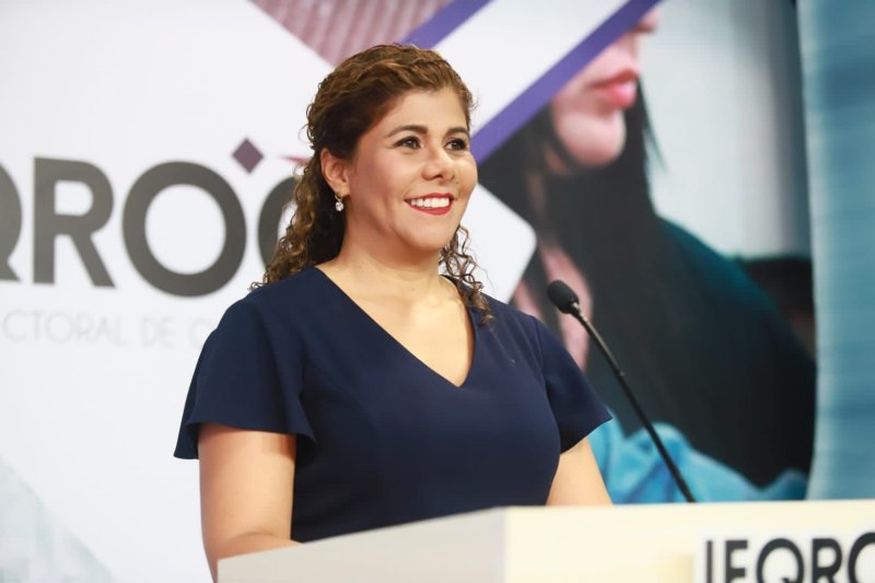 CON PROPUESTAS LESLIE HENDRICKS GANA DEBATE, OPONENTES SE ENVUELVEN EN DENUNCIAS DE CORRUPCIÓN.