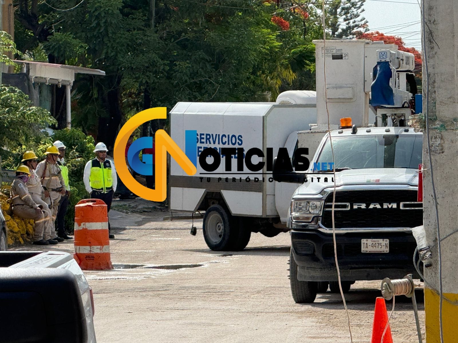 Un obrero de la construcción murió al recibir una fuerte descarga eléctrica cuando se dirigía a su trabajo en el ejido Alfredo V Bonfil.