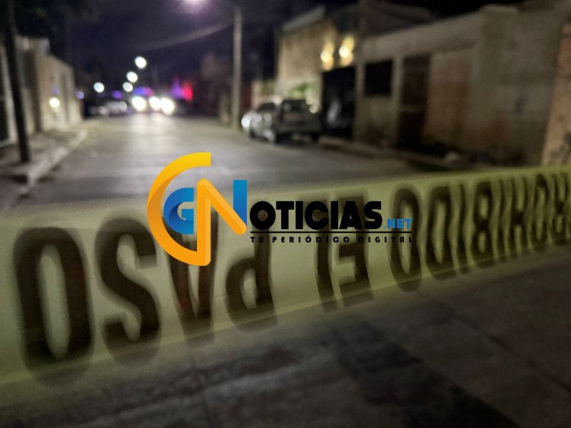Una mujer ultimada a puñaladas y un sujeto al parecer privado de su libertad movilizó la noche de este domingo a elementos policiacos en un domicilio de la región 94
