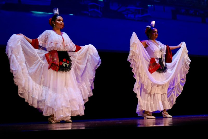 En Playa del Carmen la cultura es un derecho; danza y flamenco engalanan fin de talleres en el Teatro de la Ciudad