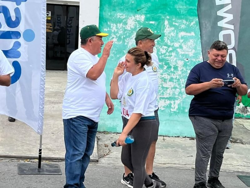 ENCABEZA HERIBERTO NÚÑEZ “BANDERAZO” INAUGURAL DE LA “GRAN FIESTA DEPORTIVA TAXISTA” POR EL 49 ANIVERSARIO DEL SINDICATO “ANDRÉS QUINTANA ROO”