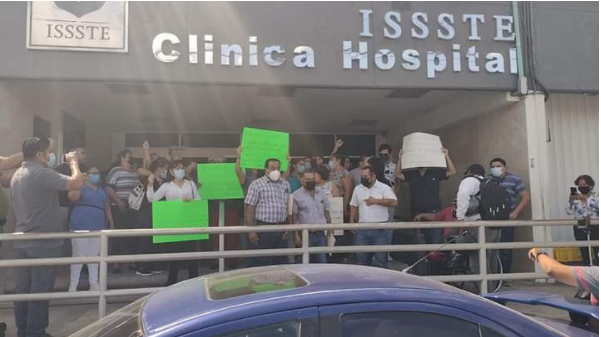 Protestan los trabajadores del ISSSTE en Chetumal ante las malas condiciones en las que se encuentra la clínica