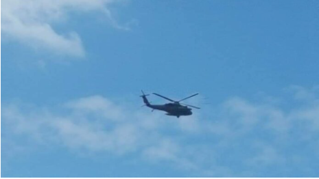 Helicópteros Black Hawk de Estados Unidos sobrevuelan Chetumal como parte de las prácticas del programa Tradewinds