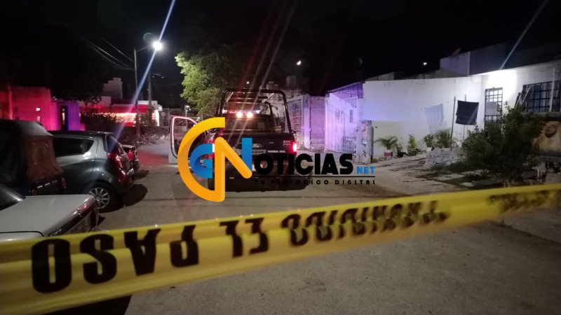 Delincuentes abandonan moto y vestimenta para evitar ir a prisión luego de intentar asaltar a mano armada a un minisúper de la región 222.