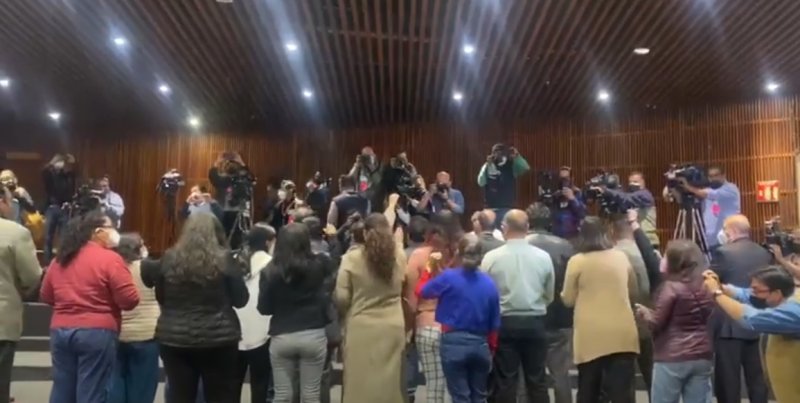 Acaba de suceder algo histórico en San Lázaro mientras hacía uso de la voz Morena en la tribuna.