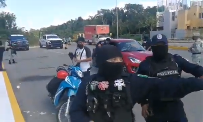 Policía de Quintana Roo al mando de Lucio Hernandez “la marioneta” de Alberto Capella detiene a Periodista sin motivo alguno.