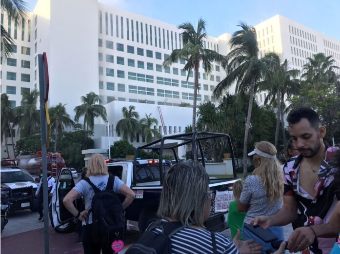EMERGENCIA EN LA ZONA HOTELERA DE CANCÚN: Surge incendio en el Dreams Sands; rescatan a unas 30 personas atrapadas