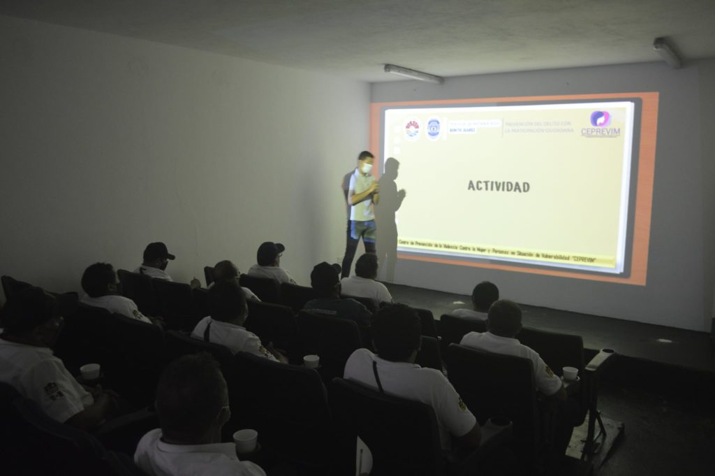 Delegados del Sindicato de Taxistas “Andrés Quintana Roo” reciben capacitación del Ayuntamiento
