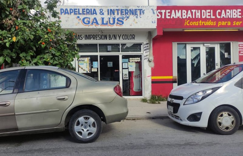 Sujeto asalta papelería en Playa del Carmen, obliga a empleada a hacerle sexo oral, y huye impune