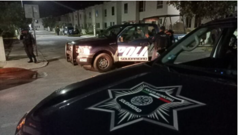 VIOLENCIA SIN FRENO EN PLAYA: Persigue sicario a hombre hasta dentro de su casa y lo mata frente a su esposa en Villas del Sol