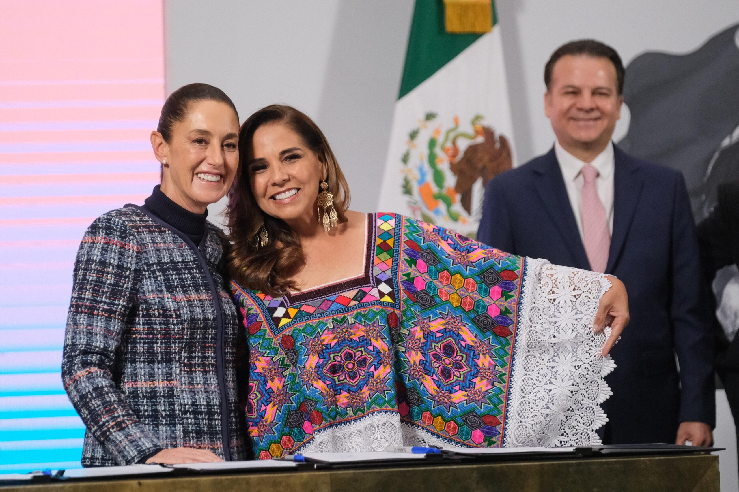 Firma Quintana Roo, el Polo de Desarrollo Económico para el Bienestar; más empleo, inversión y una economía justa para Chetumal