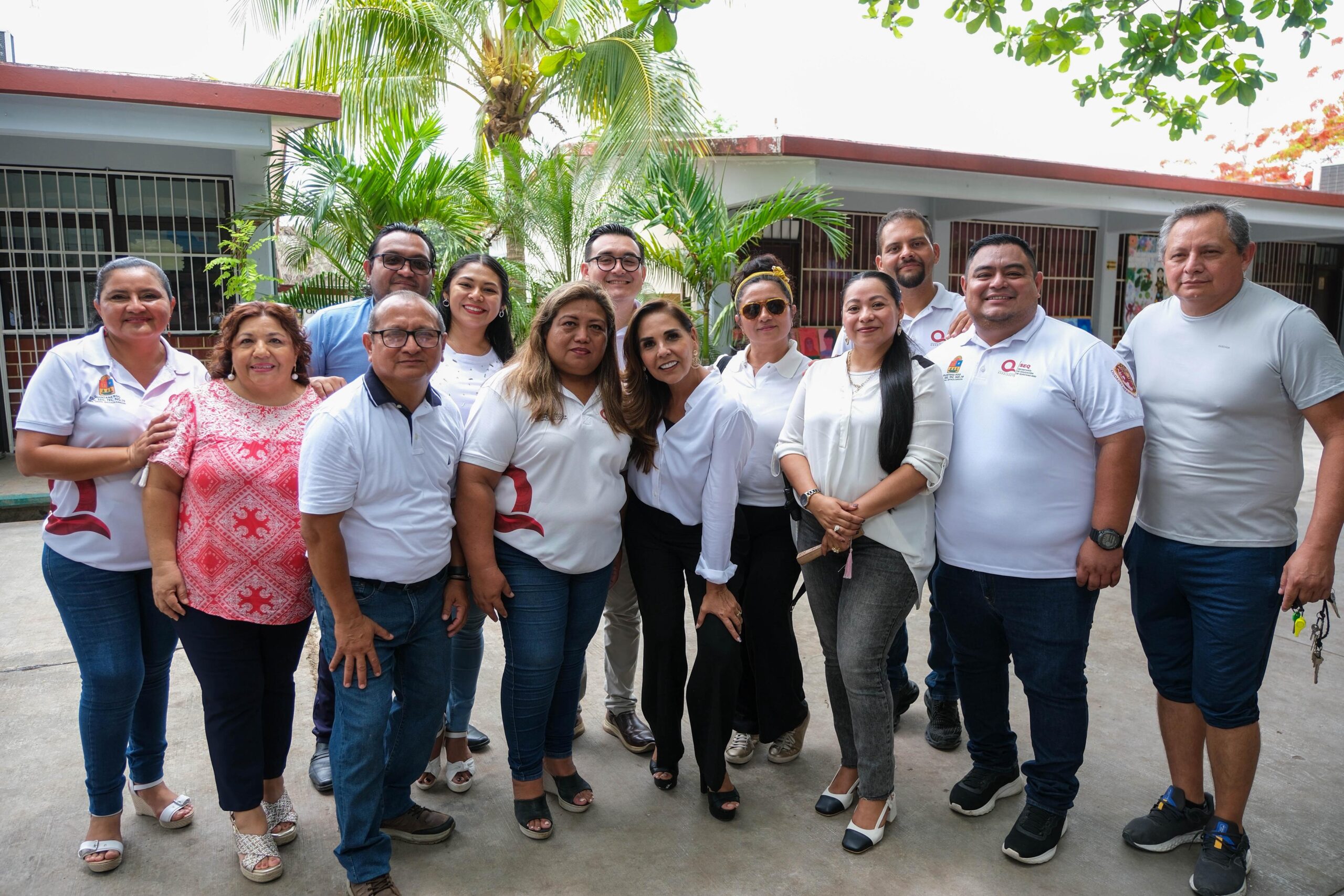 Atiende Mara Lezama solicitud de domo a estudiantes de la secundaria técnica 19 “Ciudades Hermanas Oaxaca-Cancún”