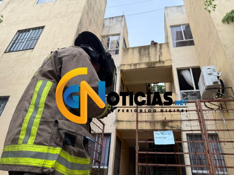 Un incendio registrado en un departamento del segundo nivel, ubicado en la calle Isla Mauricio del fraccionamiento Paseos del Mar, supermanzana 251, movilizó a cuerpos de emergencia la tarde de este lunes.