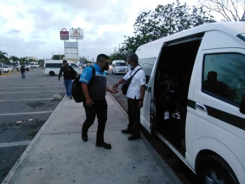 Refuerza Sindicato de Taxistas “Andrés Quintana Roo” protocolos de prevención sanitaria en transporte foráneo.