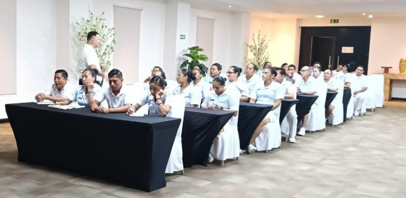 La #FGEQuintanaRoo, a través de la Dirección para la Construcción de la Paz, impartió un curso sobre violencia familiar a trabajadores del sector hotelero del municipio de Puerto Morelos.