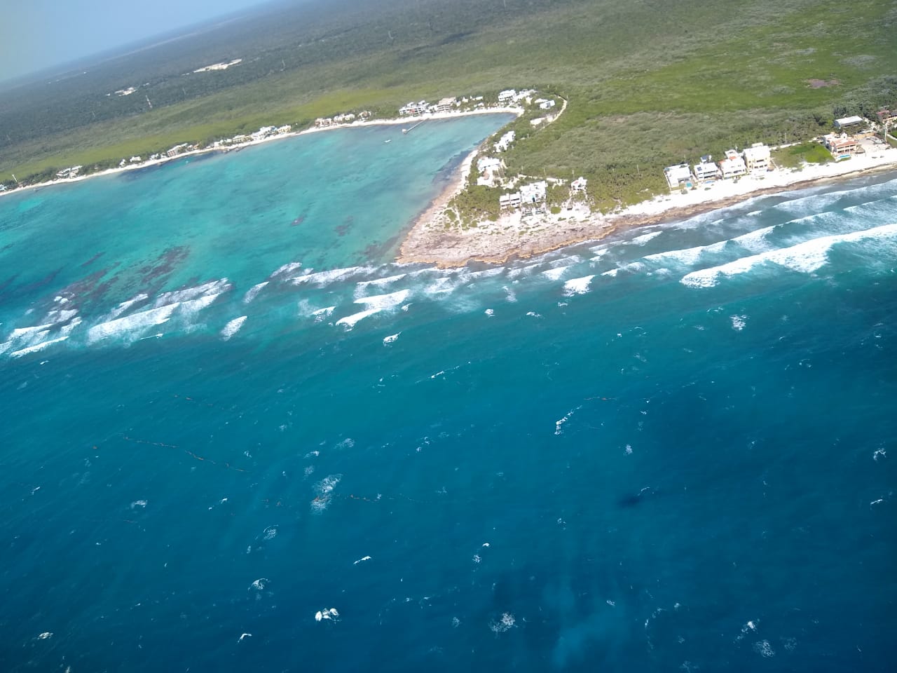 La Secretaría de Marina-Armada de México mantiene acciones para la contención del fenómeno atípico del sargazo en el Estado de Quintana Roo