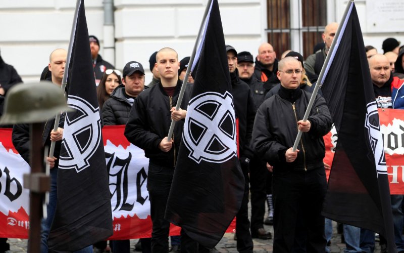 Los supremacistas blancos y los neonazis se están volviendo una amenaza transnacional: Guterres