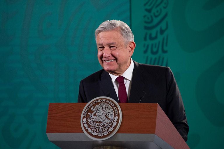 “No hace falta cancelar el Tren Maya y las refinerías”, así respondió AMLO a la petición de Krauze y Aguilar Camín de cancelar sus megaproyectos