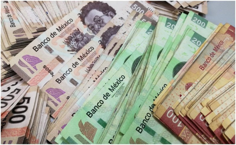 En primer día de Biden, peso amplía ganancias frente al dólar y toca su mejor nivel en 10 meses y medio