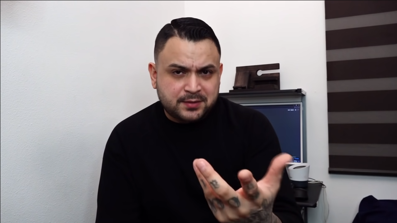 VIDEO: “Perdón, señor”. Estafador cree que habla con narco y corre al Oxxo a regresar dinero que le robó
