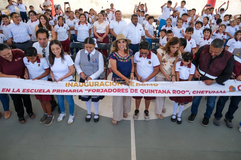 Después de casi 40 años sin protección, la escuela primaria “Forjadores de Quintana Roo” recibió de Mara Lezama domo nuevo