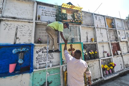 México registró un exceso de mortalidad atribuible al COVID-19: hay 217,989 muertes más de las esperadas