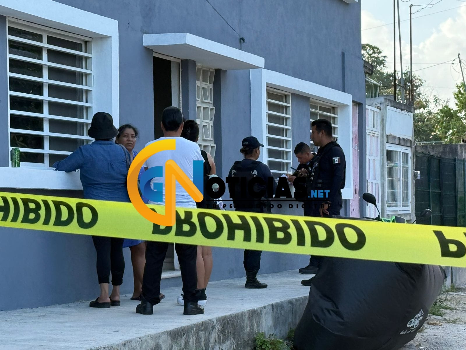 Las autoridades se movilizaron la tarde de hoy por el hallazgo del cuerpo de una mujer con impactos de bala, en la supermanzana 104. Trascendió que hubo un detenido.