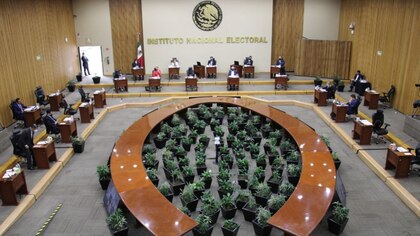 La paridad de género en las gubernaturas aprobada por el INE, bajo la sombra de las “Juanitas”