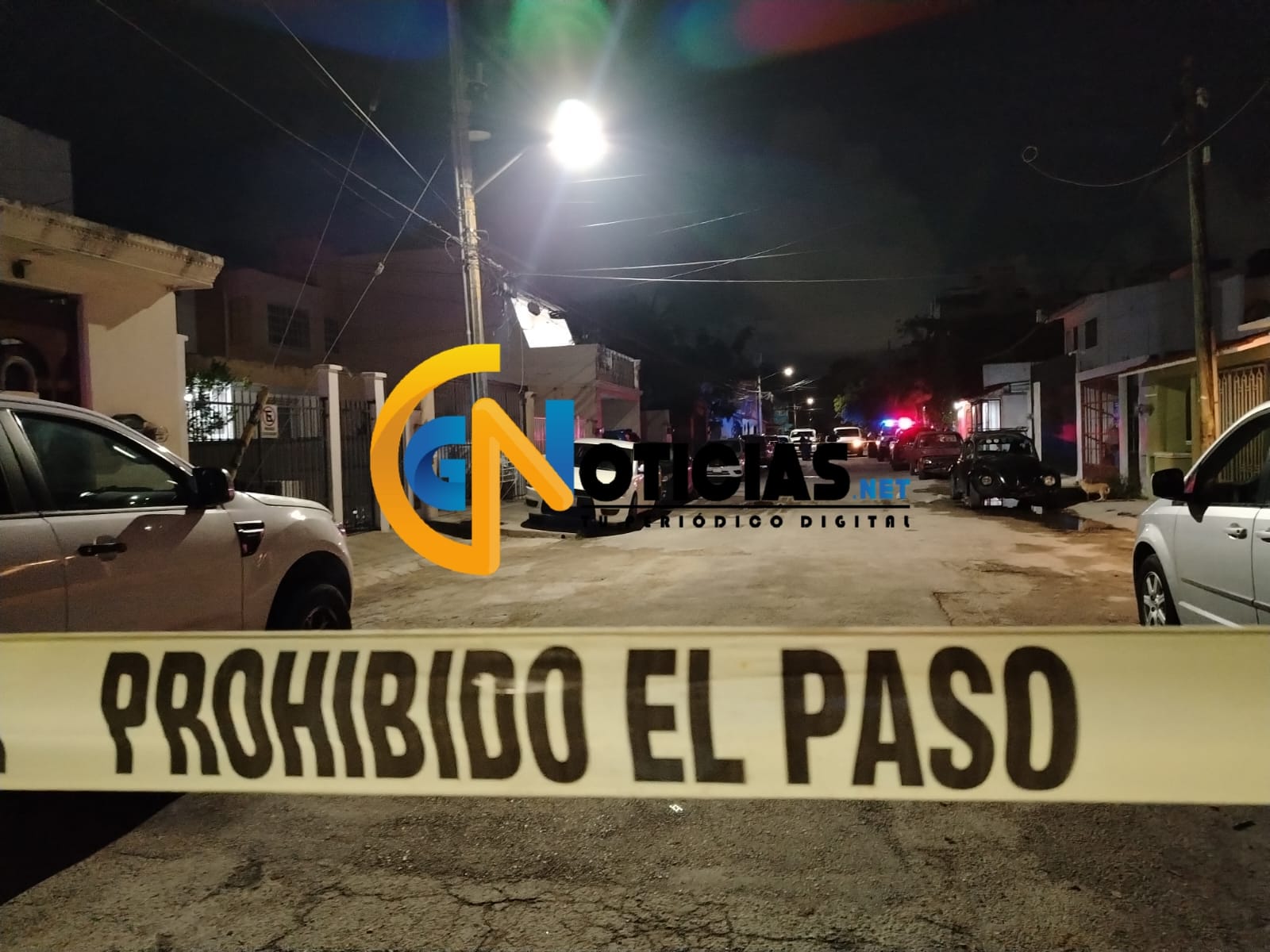 Una intensa movilización policiaca se registró esta noche de sábado por detonaciones de bala en contra de un vehículo, en una calle de la supermanzana 504; hay posibilidad de que cámaras captaron el atentado.