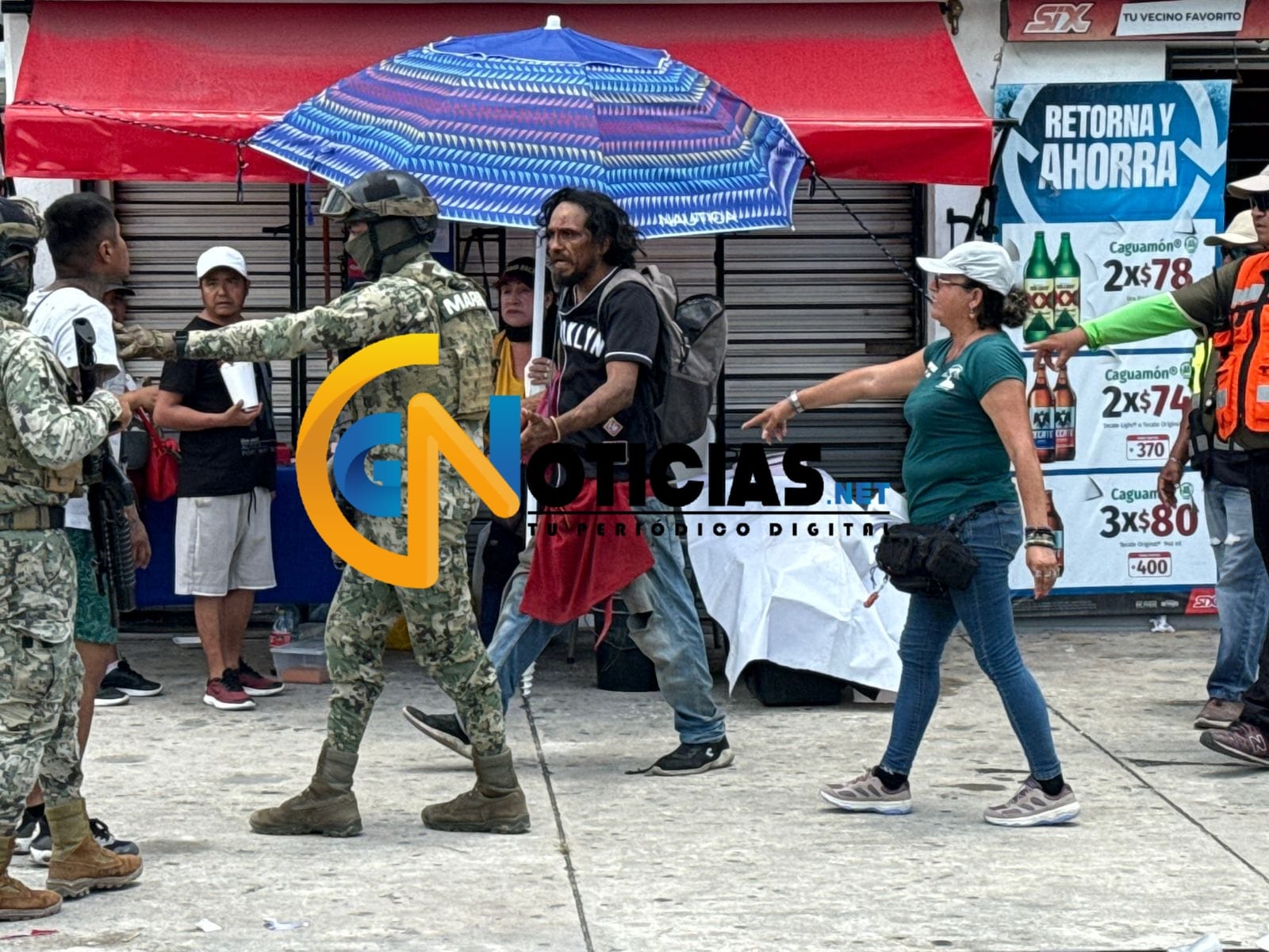Toxicómano le parten su mandarina y le acomodan sus ideas tras estar amenazando a los que visitaban el tianguis de la 100