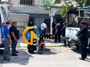 La Fiscalía General del Estado, en coordinación con diversas autoridades, llevó a cabo un cateo en la región 221, específicamente en un domicilio ubicado sobre la calle 78, entre las avenidas 20 de noviembre y Niños Héroes