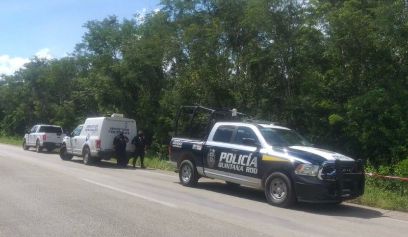 Dos hombres ejecutados fueron hallados esta mañana sobre un vehículo abandonado a unos tres kilómetros del poblado Leona Vicario, en dirección a Valladolid Nuevo, perteneciente al municipio de Puerto Morelos.