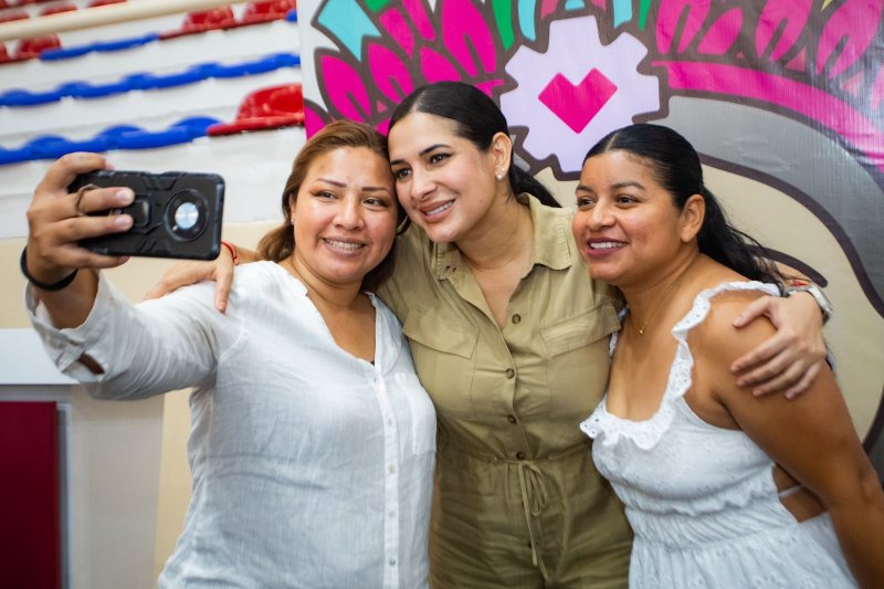Estefanía Mercado celebra a las mamás trabajadoras del Ayuntamiento, “corazón de las familias y de Playa del Carmen”