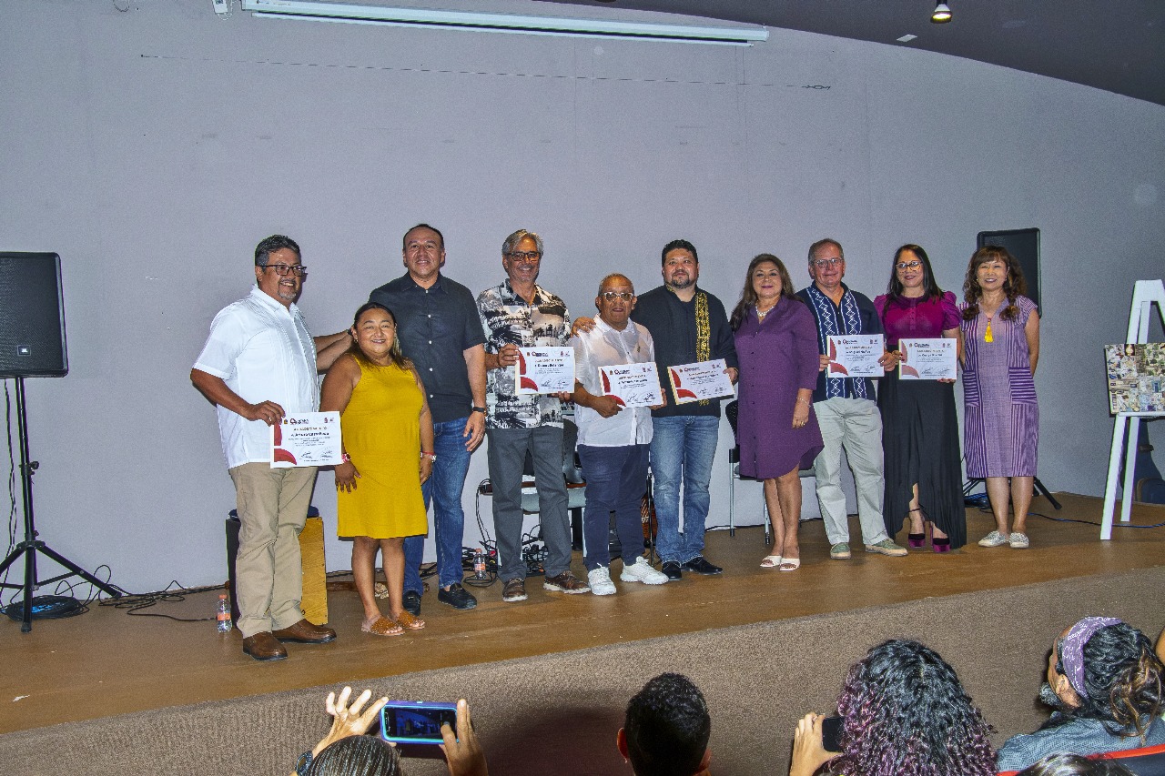 Rinde la FPMC homenaje a Antonio Loranca por sus 30 años de trayectoria musical y su despedida de los escenarios
