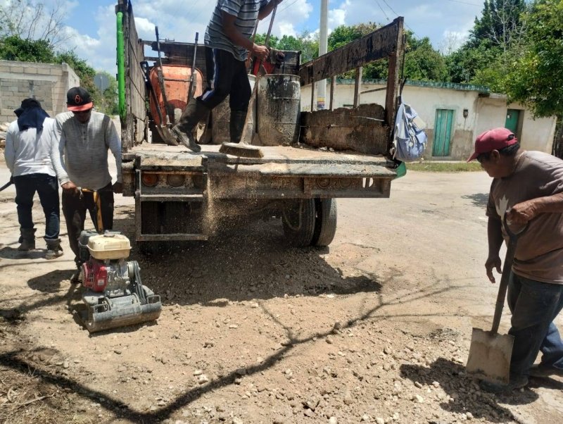 Continúan trabajos de bacheo y rehabilitación de calles en Tixcancal con inversión superior a 51 millones de pesos