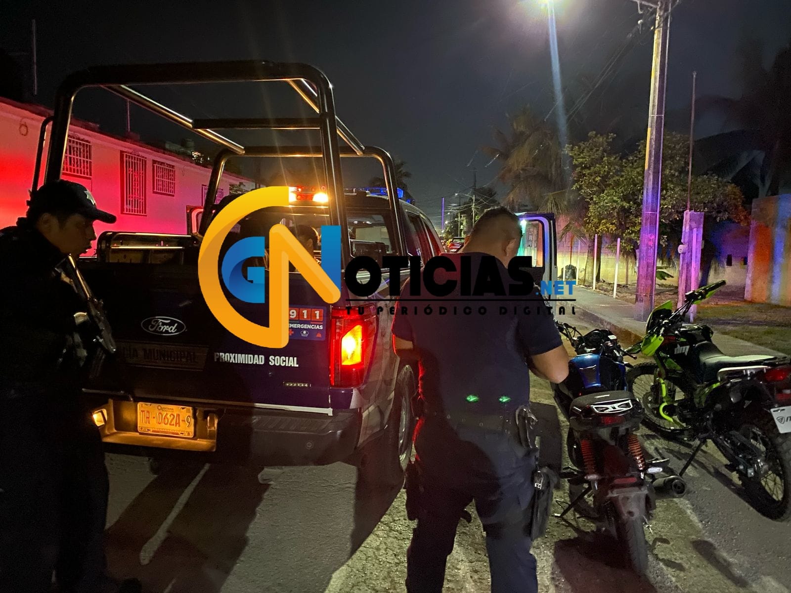 Tres jovencitos pisaron bote luego de ser detectados por la policía municipal que estaban circulando en motos con reporte de robo, por la región 221, uno de ellos es robaoxxos.