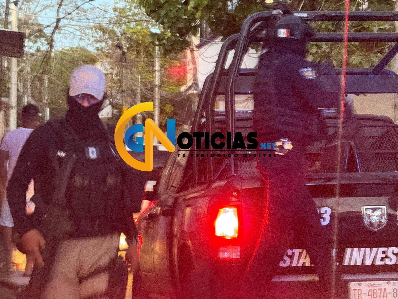 La Fiscalía General del Estado realizó un cateo a un taller de motos en la colonia Tres Reyes donde se aseguraron a una persona, cartuchos, droga y el inmueble.