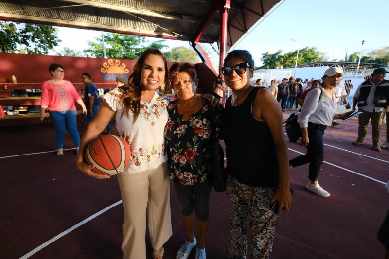 Entrega Mara Lezama rehabilitación de parque, domo, cancha y biblioteca en la colonia Santa María, de Chetumal