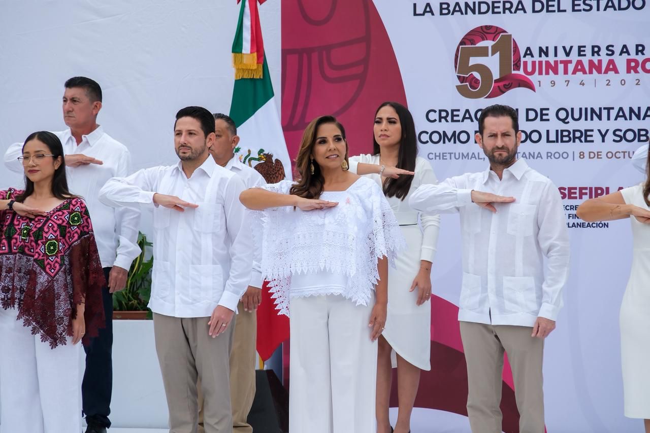 En el 51 aniversario de Quintana Roo, Mara Lezama resalta la transformación que impulsa bienestar y prosperidad compartida en el Izamiento de Bandera