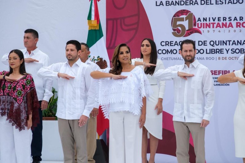 En el 51 aniversario de Quintana Roo, Mara Lezama resalta la transformación que impulsa bienestar y prosperidad compartida en el Izamiento de Bandera