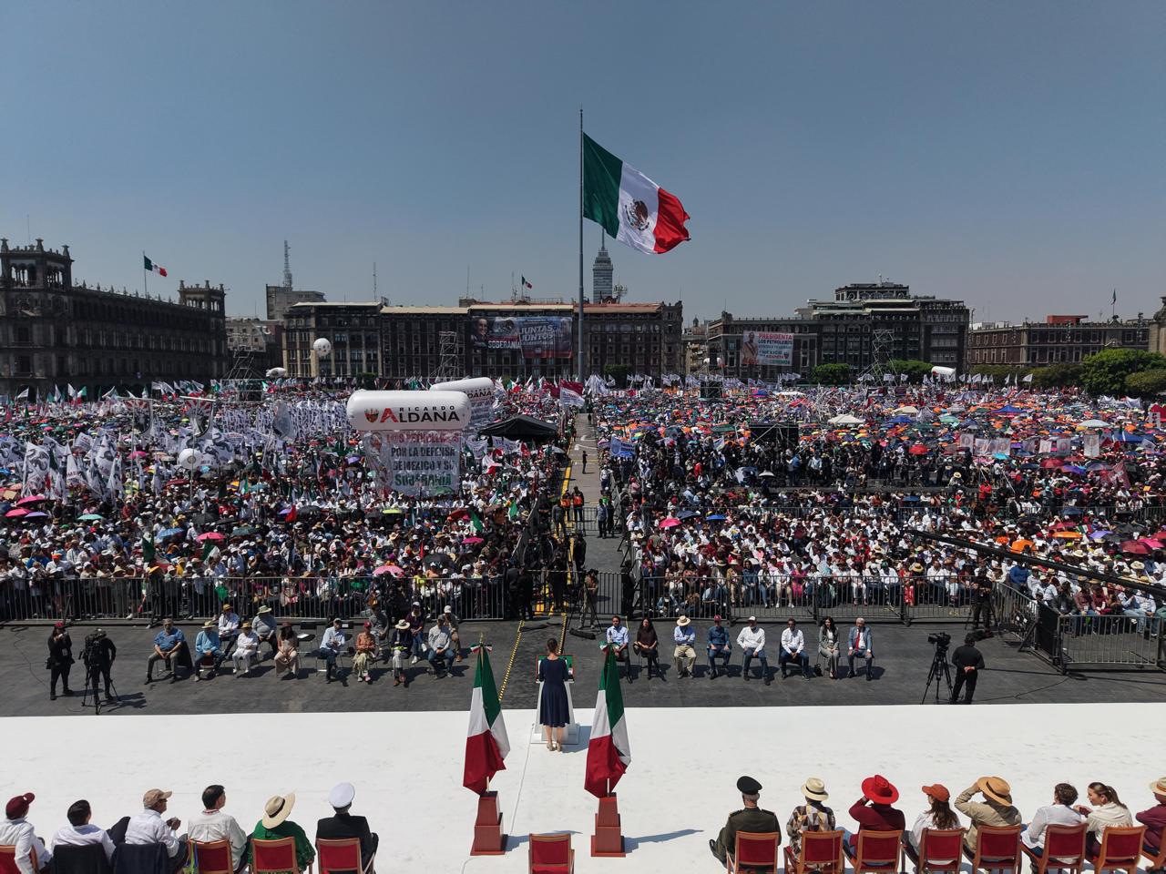 “Demostramos que el pueblo de México es mucha pieza”. Ante más de 350 mil personas, Claudia Sheinbaum celebra histórica Asamblea Informativa