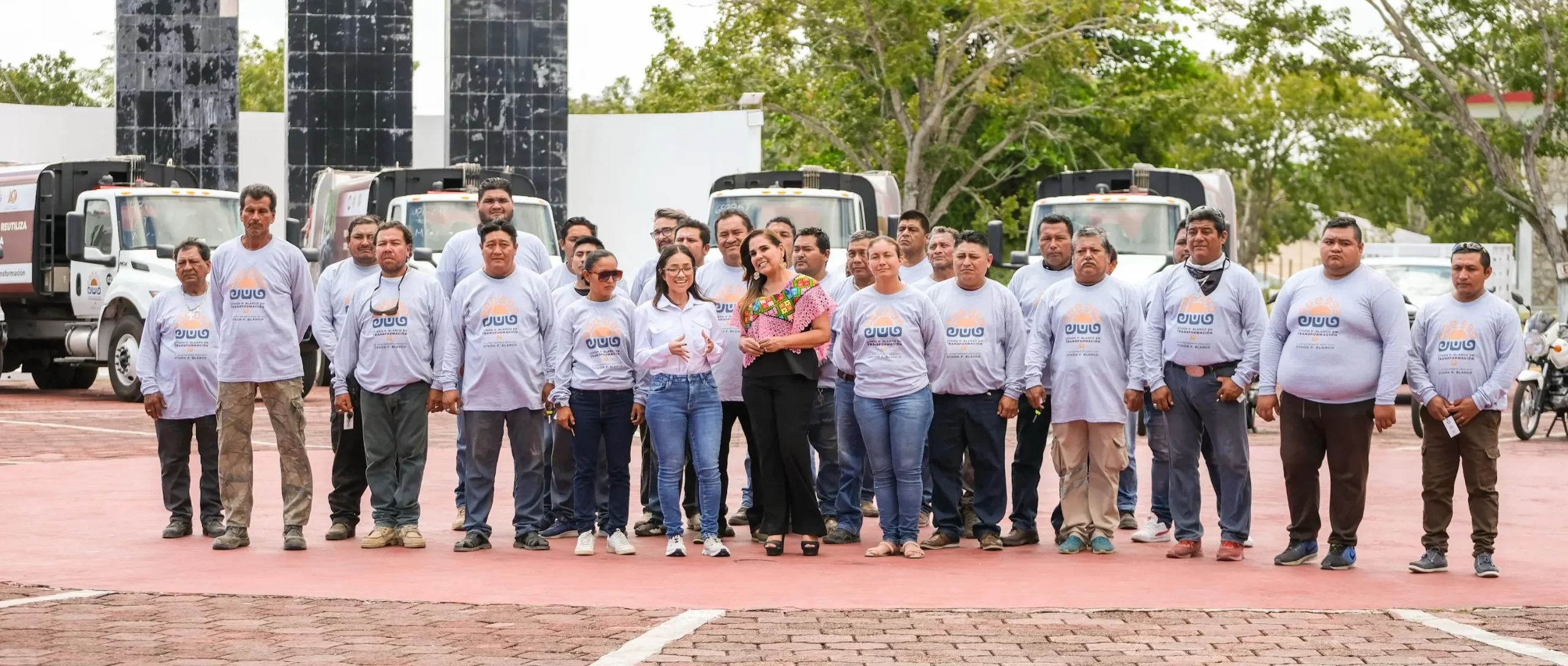 Entrega Mara Lezama 20 camiones para mejorar el servicio de recolección de basura en Chetumal, la capital del estado