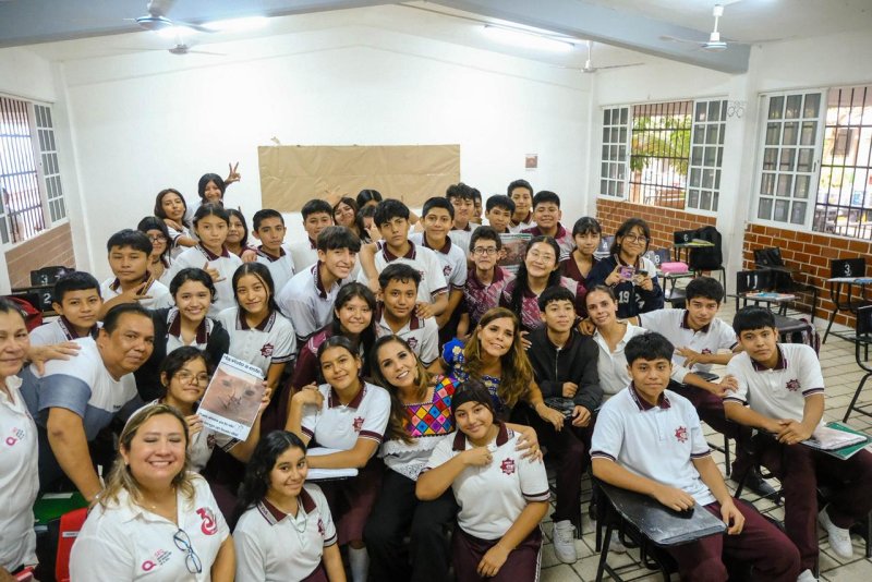 Entrega Mara Lezama domo nuevo a 950 estudiantes de la técnica 20 “Rafael Ramírez Castañeda”, de Cancún
